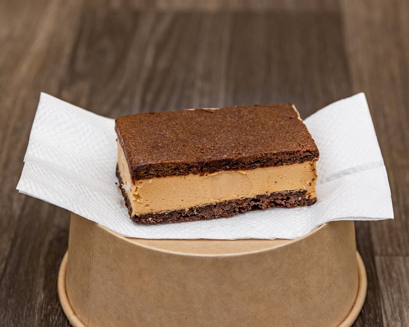 Au Lait Screamer ice cream sandwich